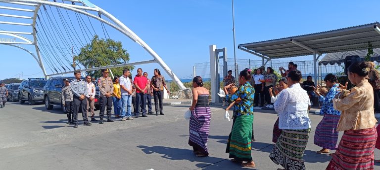 Pemerintah kedua negara sepakat memperpanjang jam operasional